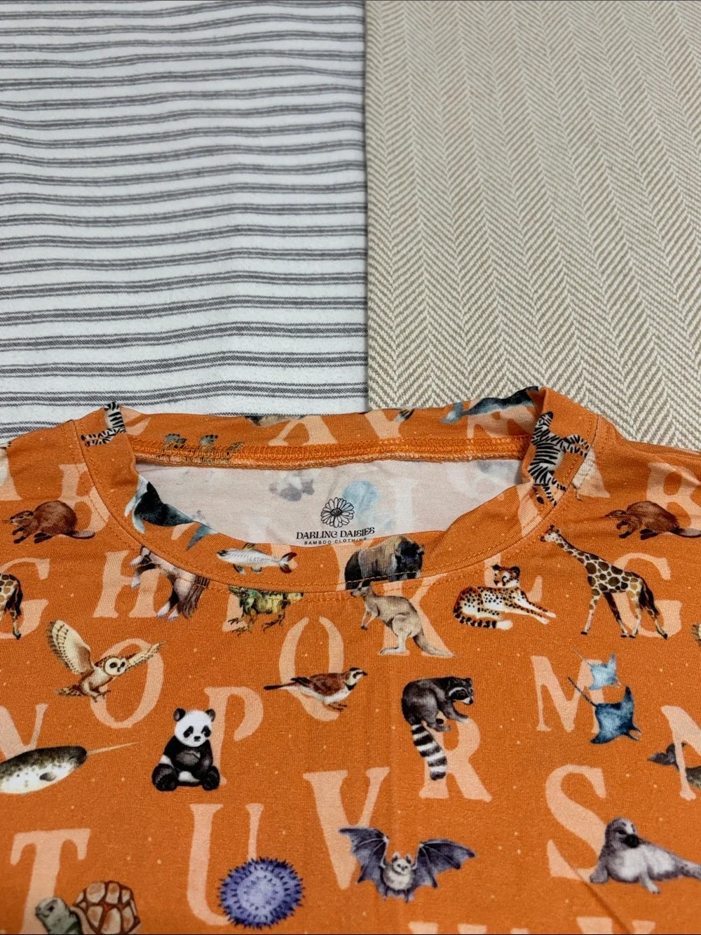 NWOT Darling Daisies Bamboo Alphabet Animals Lounge Set Pjs Oversized Tee Bikers
